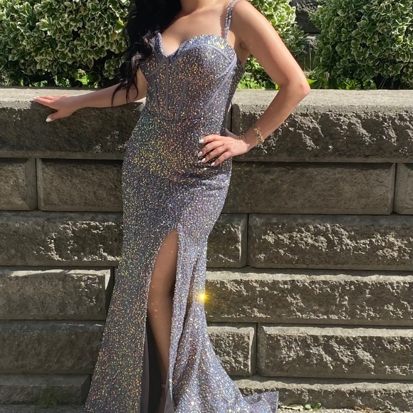 Size 4 Cinderella Divine Sequins Prom Dress - Picture 8 of 10